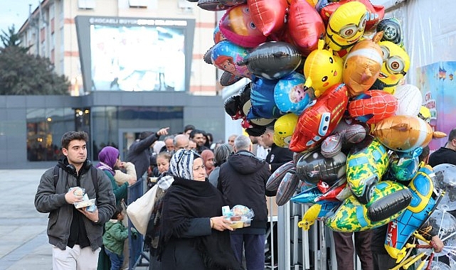 Büyükşehir’in iftar sofrası gönülleri buluşturuyor- Kamu Çalışanı