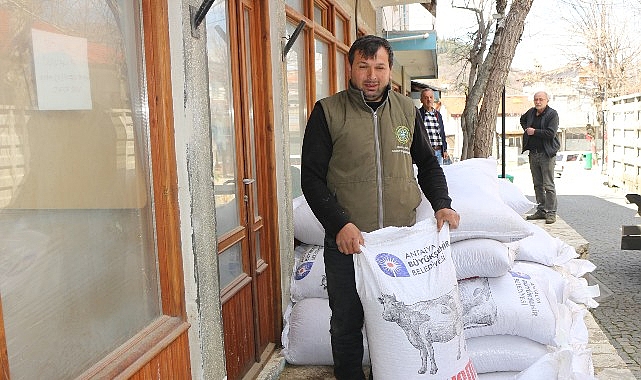 Büyükşehir’in üreticilere yem desteği sürüyor – Kamu Çalışanı