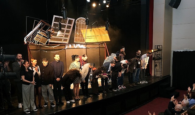 Dünya Tiyatro Günü’nde prömiyer heyecanı – Kamu Çalışanı