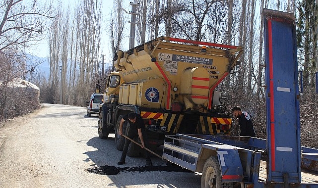 Elmalı’da zarar gören ve yıpranan yollar onarılıyor- Kamu Çalışanı