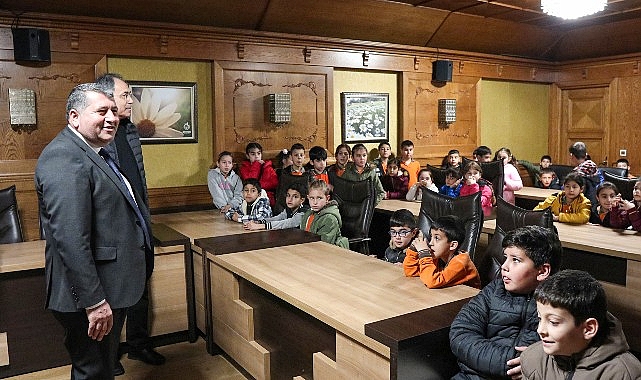 İlkokul Öğrencileri Başkan Sakarsu‘yu Ziyaret Etti- Kamu Çalışanı