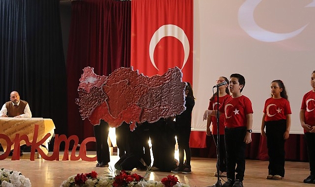 İstiklal Marşı’nın yazarı Milli Şairimiz Mehmet Akif Ersoy, İstiklal Marşı’nın kabulünün 104’üncü yılında Aliağa’da düzenlenen programla anıldı.- Kamu Çalışanı