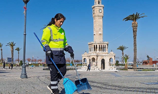 İzmir’de kadın emeği kenti güzelleştiriyor- Kamu Çalışanı