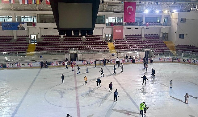 Kadınlar buz pistinde buluştu- Kamu Çalışanı