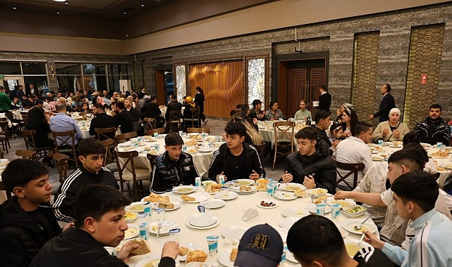 Kocaeli’de Roman vatandaşlar iftarda buluştu- Kamu Çalışanı