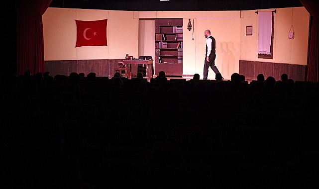 Şair, Şiir, Şuur’ oyunu tiyatroseverler ile buluştu – Kamu Çalışanı