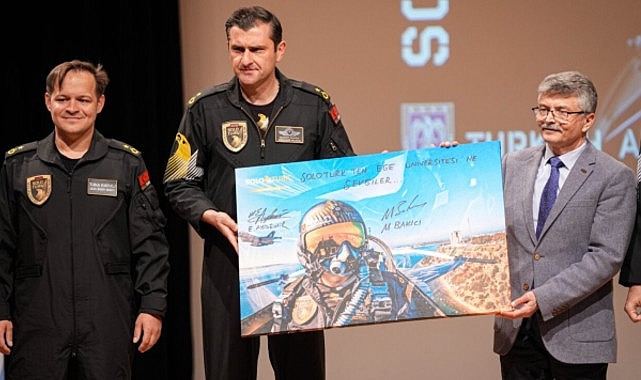 SOLOTÜRK pilotları Ege Üniversitesi öğrencileriyle bir araya geldi- Kamu Çalışanı