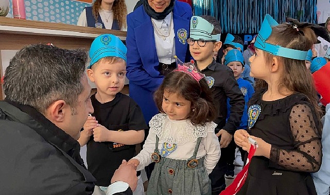 Anne Şehir’de polislere sürpriz kutlama- Kamu Çalışanı