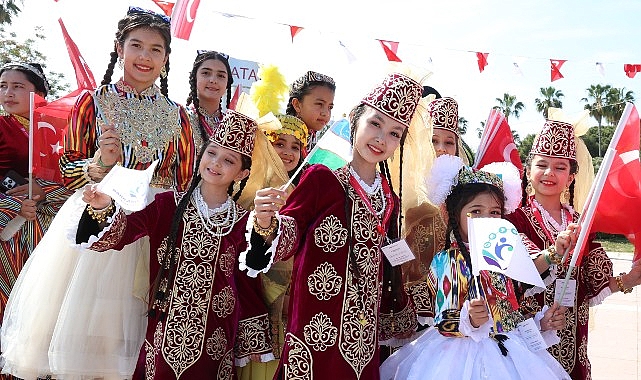 Antalya sokakları dünya çocuklarıyla renklendi – Kamu Çalışanı