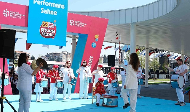 “Arı Maya” Kocaelili minikler için sahnede – Kamu Çalışanı
