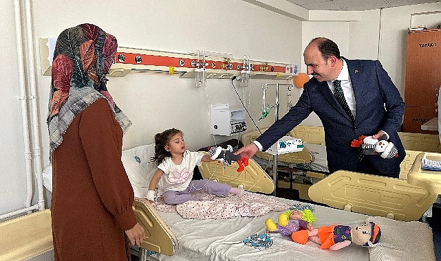 Başkan Altay SÜ Tıp Fakültesi’nde Tedavi Gören Hastaları Ziyaret Etti- Kamu Çalışanı