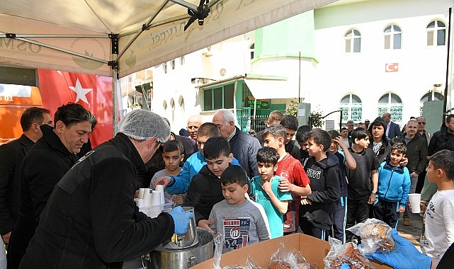 Başkan Aydın’dan vatandaşlara çorba ikramı- Kamu Çalışanı