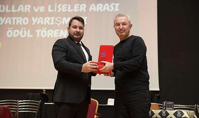 Başkan Çırpanoğlu’ndan tiyatrocu öğrencilere destek- Kamu Çalışanı