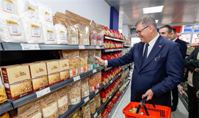 Başkan Tugay’ın güvenilir ve uygun fiyatlı market sözü gerçek oldu Tanzim satış ruhu İZMAR ile küllerinden doğdu- Kamu Çalışanı