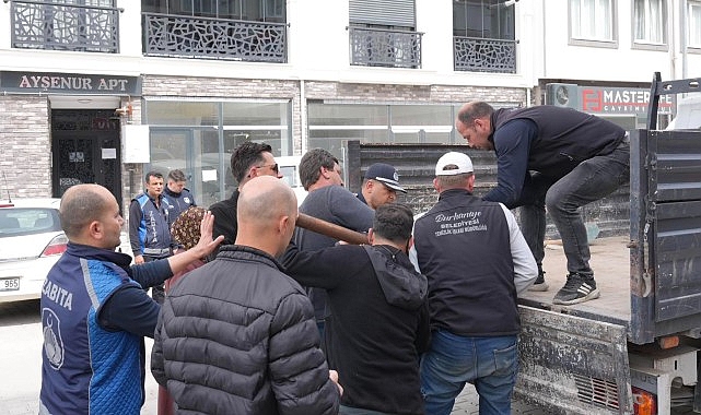 Burhaniye’de Yol ve Kaldırım İşgaline Müdahale- Kamu Çalışanı