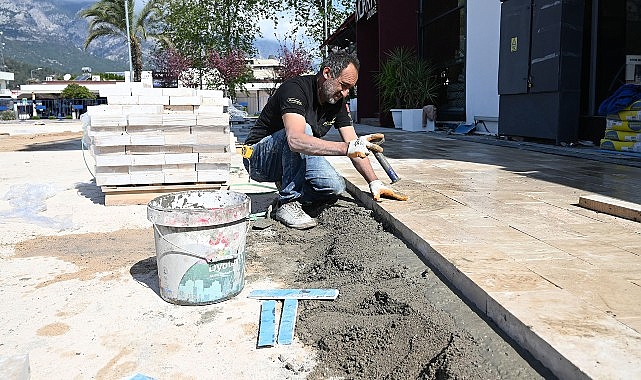Cumhuriyet Meydanı’nda çalışmalar devam ediyor – Kamu Çalışanı