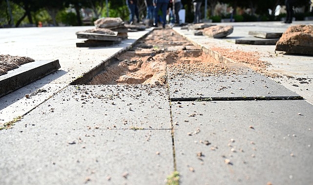 Cumhuriyet Meydanı’nda tadilat çalışması başladı- Kamu Çalışanı