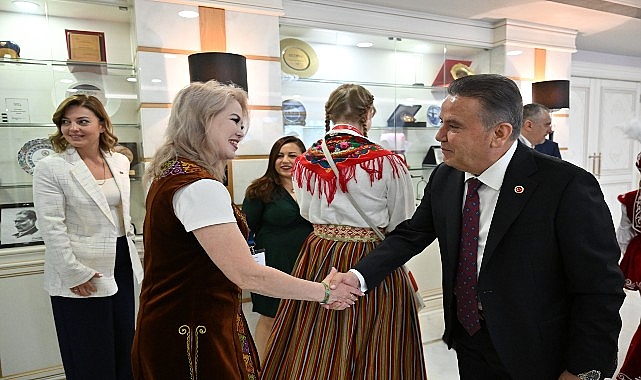 Dünya çocukları Başkan Muhittin Böcek’i ziyaret etti – Kamu Çalışanı