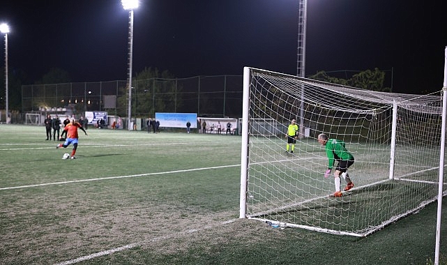 Ege Üniversitesi Masterlar Futbol Takımı şampiyonluğa uzandı – Kamu Çalışanı
