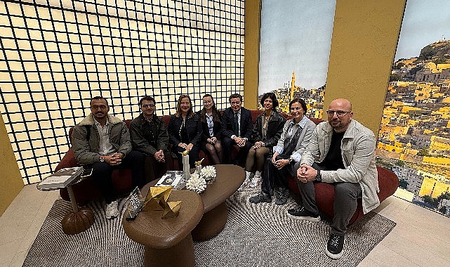 Ezberbozan tasarımlar yaptılar, tasarımın başkenti Milano’da dünyanın en büyük mobilya fuarını ziyaret ettiler- Kamu Çalışanı