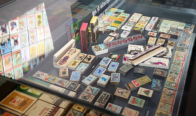 Karşıyaka’da nostaljik yolculuk: ‘Kibrit Çakıyorsun Karanlıkta’- Kamu Çalışanı