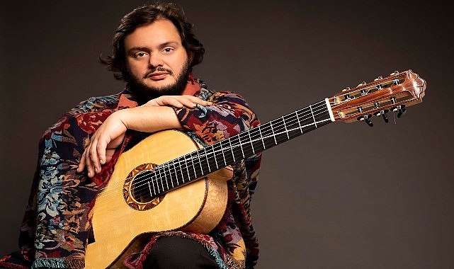 Klasik gitarın ustasından Brazilya müziği coşkusu- Kamu Çalışanı
