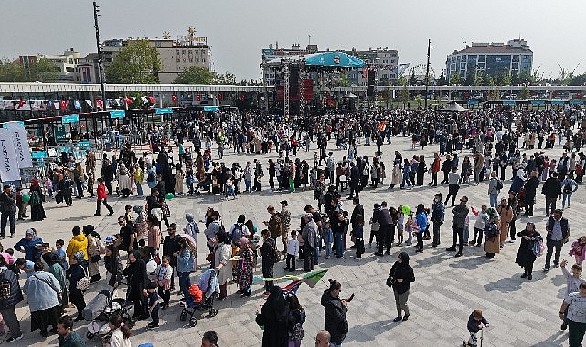 Milli İrade Meydanı ilk gün dolup taştı- Kamu Çalışanı