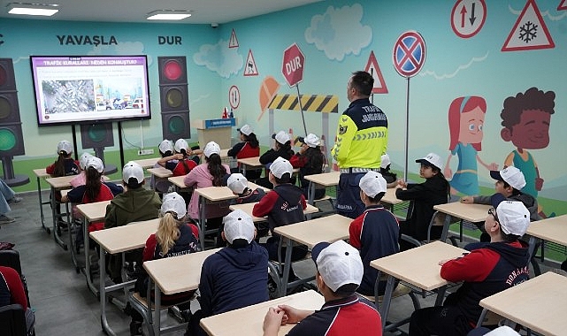 Trafik Eğitim Parkı’nda Türk bayrağıyla renkli kutlama- Kamu Çalışanı