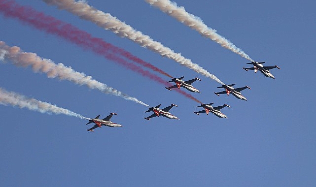 Türk Yıldızları’ndan Antalya semalarında nefes kesen gösteri- Kamu Çalışanı