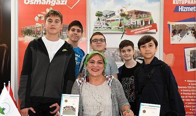 Yazar Halime Yıldız kitaplarını küçük okuyucuları için imzaladı- Kamu Çalışanı