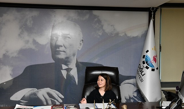 Zeynep Başkan Koltuğa Oturdu, İlk Talimat Eğitim İçin Geldi- Kamu Çalışanı