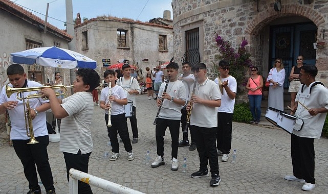 8. Teferic Şenlikleri Küçükköy’de Binlerce Kişinin Katılımıyla Coşku Dolu Sona Erdi!- Kamu Çalışanı