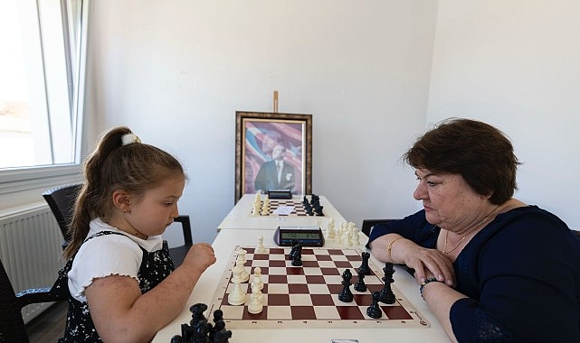 Balçova’da iki kuşak, satranç turnuvasında buluştu- Kamu Çalışanı