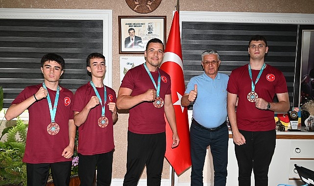 Başarılarını Başkan Topaloğlu ile paylaştılar – Kamu Çalışanı