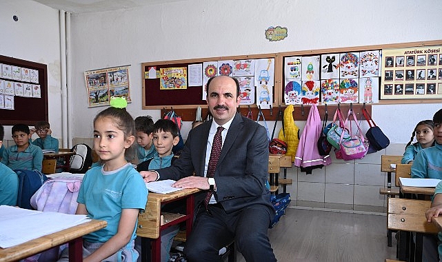 Başkan Altay 3 Farklı Okulda Öğrencilerle Buluştu- Kamu Çalışanı