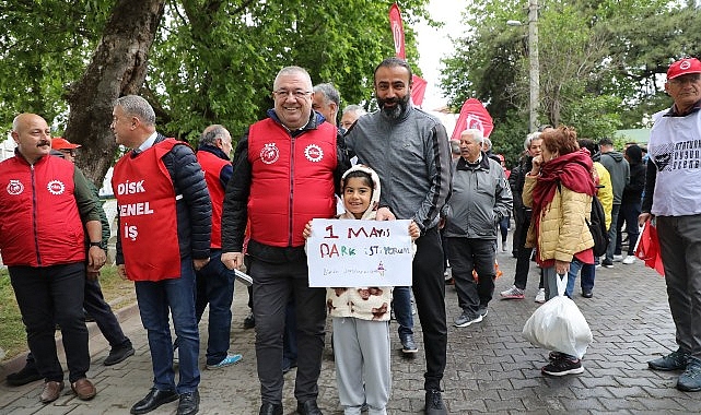 Başkan Zeyrek, 1 Mayıs’ta Emekçilerle Omuz Omuza Yürüdü- Kamu Çalışanı