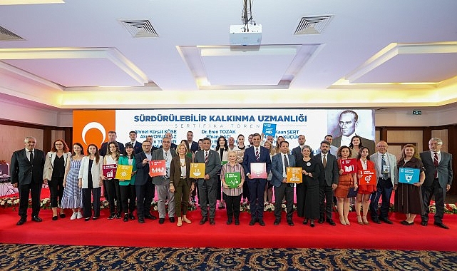 Başkan Zeyrek: “Zirvede ortaya çıkan fikirler, Manisa’nın geleceği için bir eylem rehberine dönüşecek”- Kamu Çalışanı