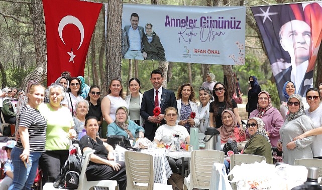 Bayraklı’da Anneler Günü Kutlaması- Kamu Çalışanı