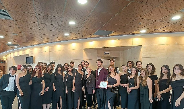 Büyükşehir Çok Sesli Gençlik ve Çocuk Korosu İzmir’den İki Ödülle Döndü- Kamu Çalışanı