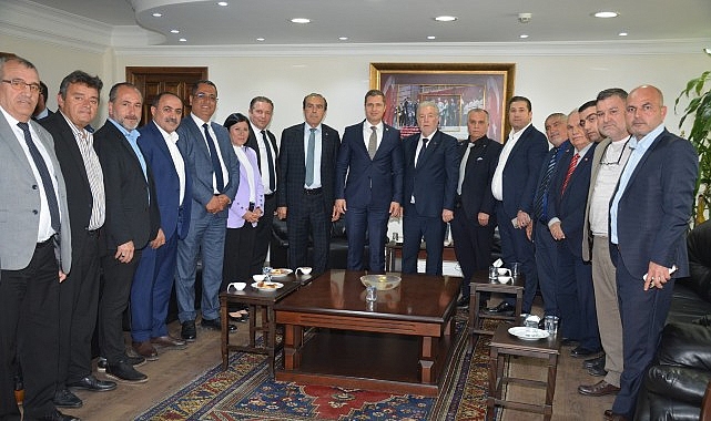 Deniz Yücel’e esnaftan sıcak karşılama- Kamu Çalışanı