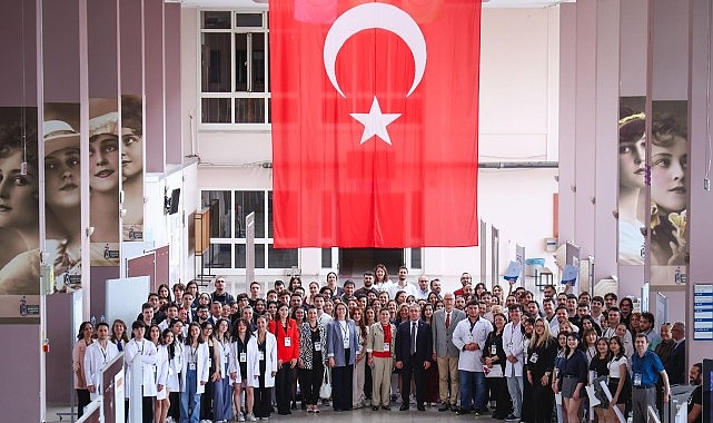 DEÜ’de Gençlik Sempozyumu ve Bilim Sanat Şenliği Coşkusu- Kamu Çalışanı