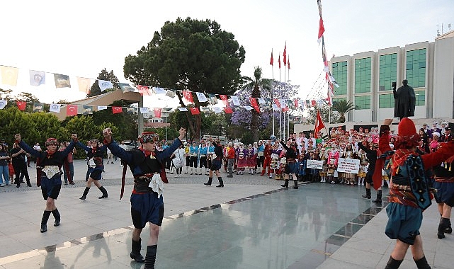 Efes Selçuk’ta Kültürler Uluslararası Halk Oyunları Şenliği ile Buluşuyor- Kamu Çalışanı