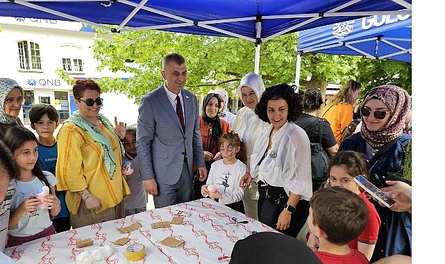 Gölcüklü Çocuklar elleriyle Annelerine Hediye Yaptı- Kamu Çalışanı
