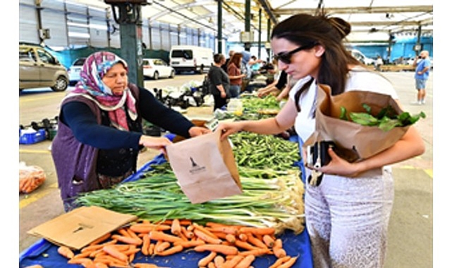 İzmir Büyükşehir Belediyesi 15 yıldır organik tarımla çiftçiyi ayakta tutuyor- Kamu Çalışanı
