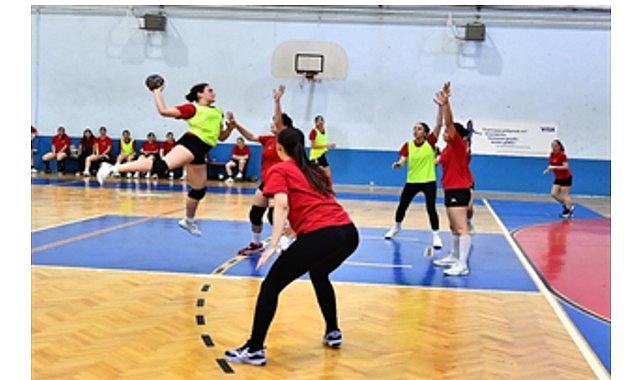 İzmir Büyükşehir Belediyesi Spor Kulübü hentbol takımlarıyla parlıyor- Kamu Çalışanı