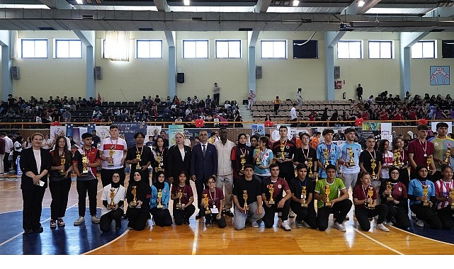 İzmir İmam Hatipler Bilim, Kültür, Sanat ve Spor Şenliği Coşkuyla Gerçekleşti- Kamu Çalışanı