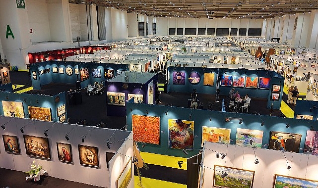 İzmir’de sanat ve antika fuarına yoğun ilgi- Kamu Çalışanı