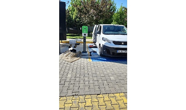 Kartepe’de Çevreci Ulaşım İçin Şarj İstasyonları Hizmete Açıldı- Kamu Çalışanı