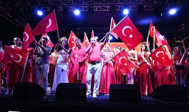 Kemer’de 19 Mayıs coşkusu İkilem Kemer’de konser verdi- Kamu Çalışanı