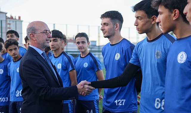 Konyasporlu Futbolculardan Selçuklu Belediyespor Kulübü U15 ve U17 Futbol Takımlarına Moral Ziyareti- Kamu Çalışanı